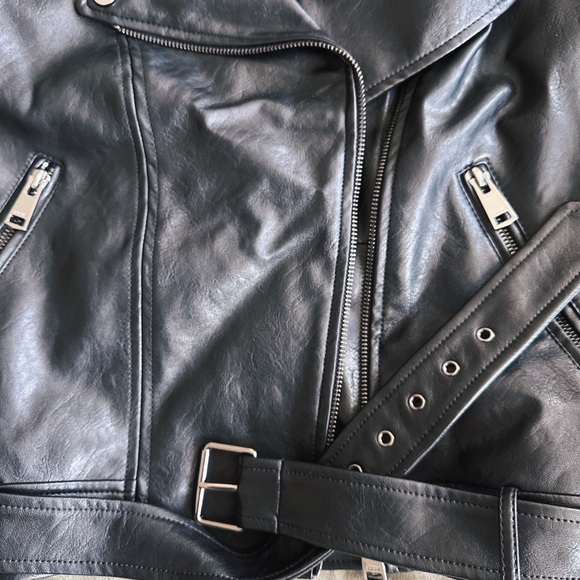 Vegan Leather Jacket with belt Size Large in Black - Picture 4 of 4